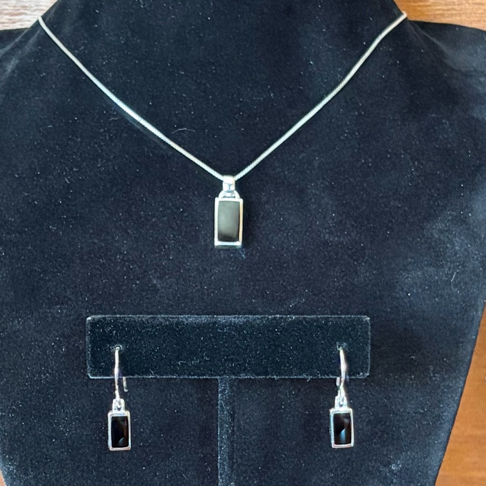 Onyx Su Thailand 925 earring necklace set $54